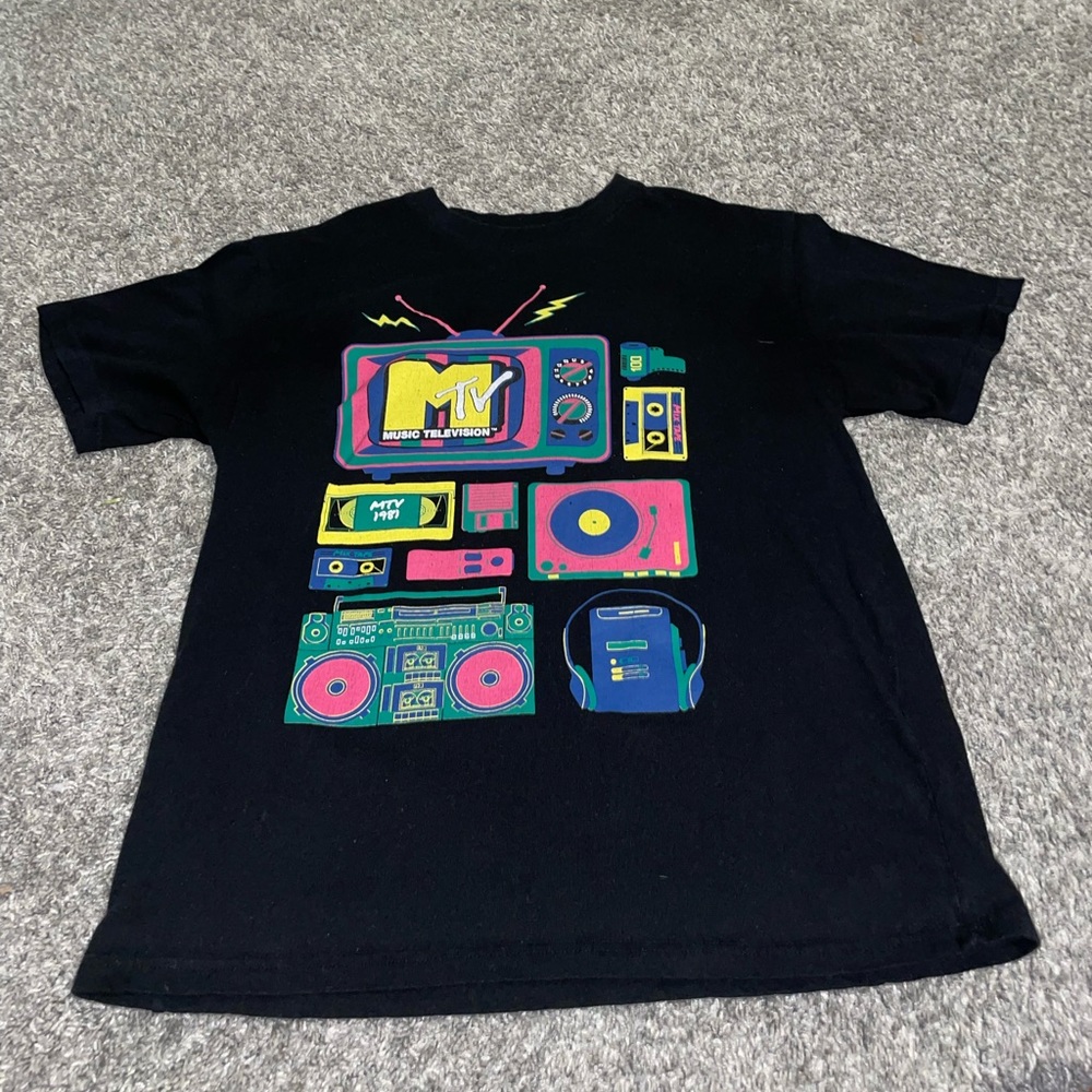 mtv graphic tee, size medium. looks and feels brand new